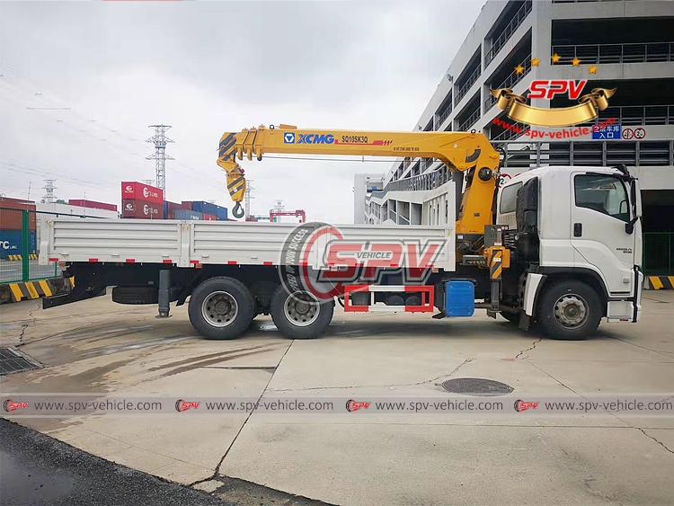 10 Tons Cargo Crane Truck ISUZU - In Shanghai Port